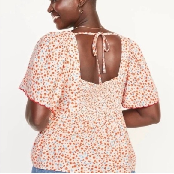 Old Navy Flutter Sleeve floral blouse. NWT - Picture 2 of 6